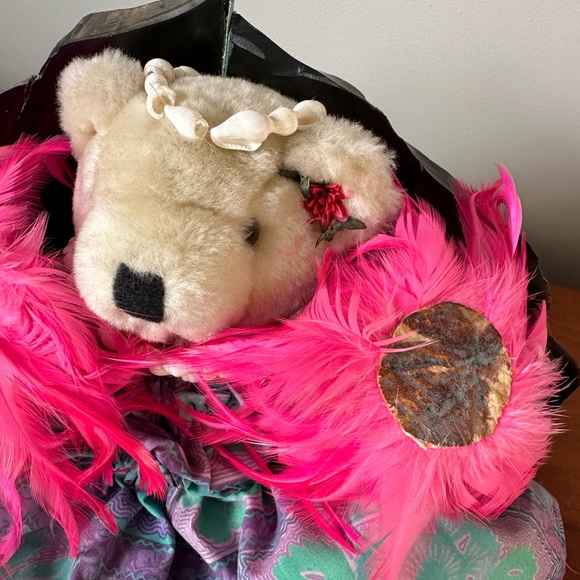 Hawaiian hula bear with 'Uli'uli rattles - Picture 2 of 3